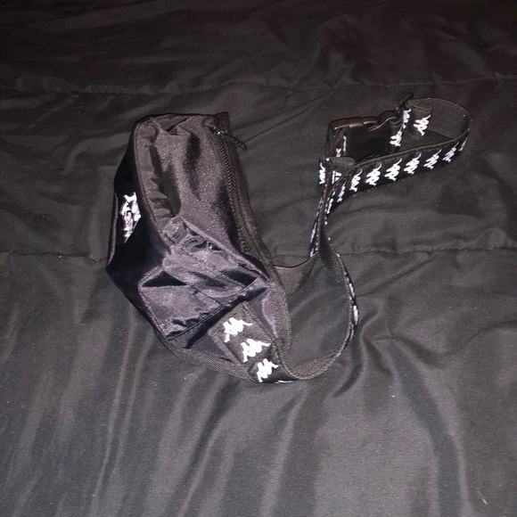 🛑 SOLD🛑Kappa Fanny Pack - Picture 2 of 3